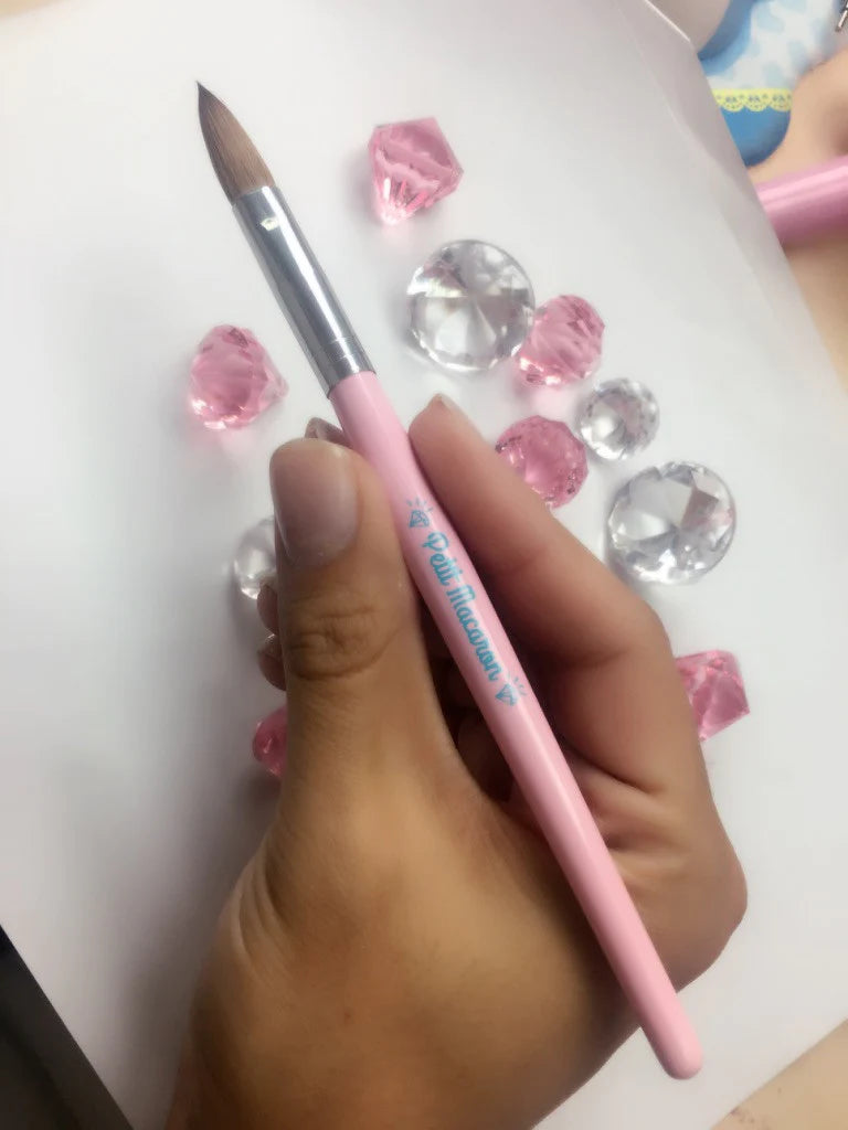 Coconut Petit Macaroon Nail Brush (size 14 acrylic kolinsky brush)
