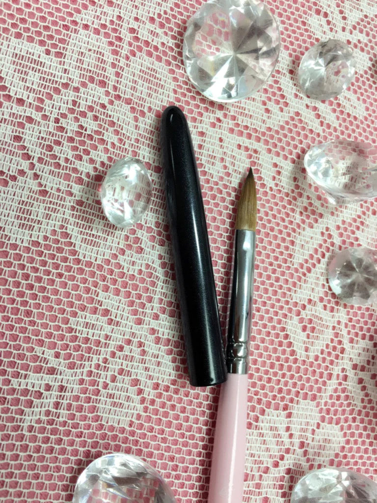 Licorice brush (size oval 8 kolinsky acrylic brush)