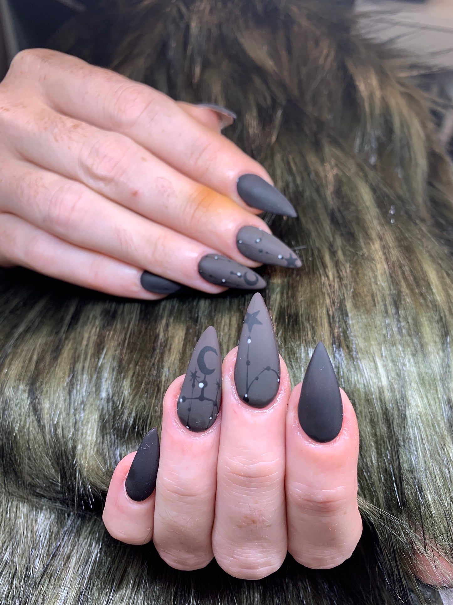 Precious Minerals 072 Gel polish Colour change Black/brown to Nude