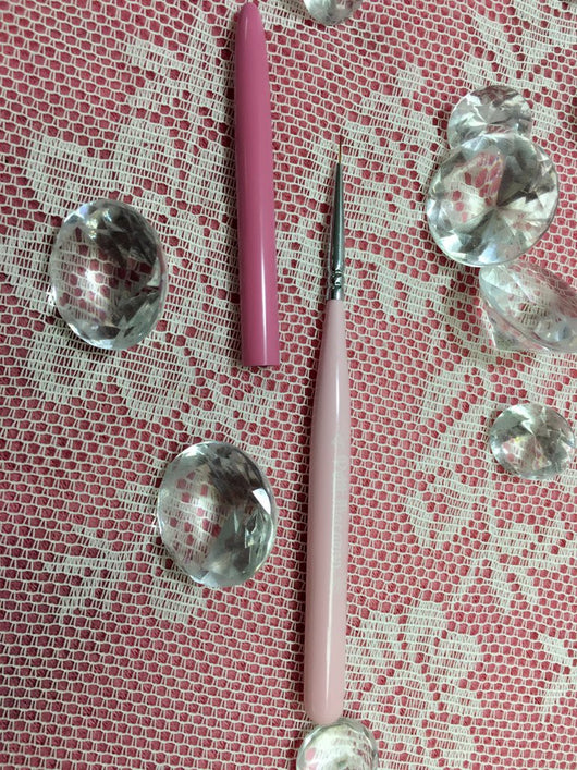 Petit Macaroon/ Raspberry Brush (Gel Polish Detail Art)