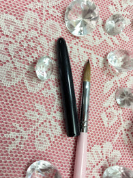 Licorice brush (size oval 8 kolinsky acrylic brush)